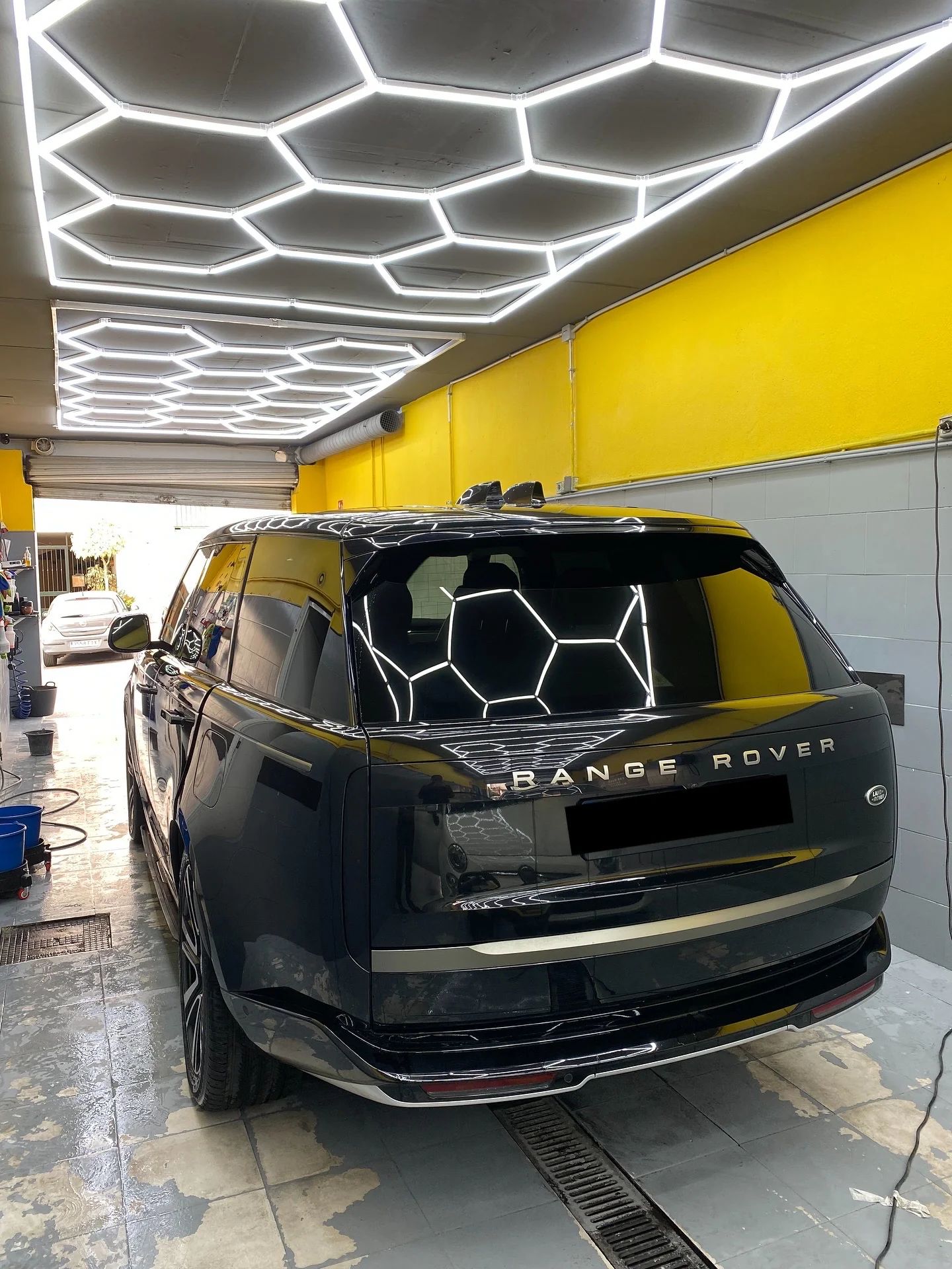 Range Rover: detailing at our car wash in San Pedro de Alcántara, Marbella