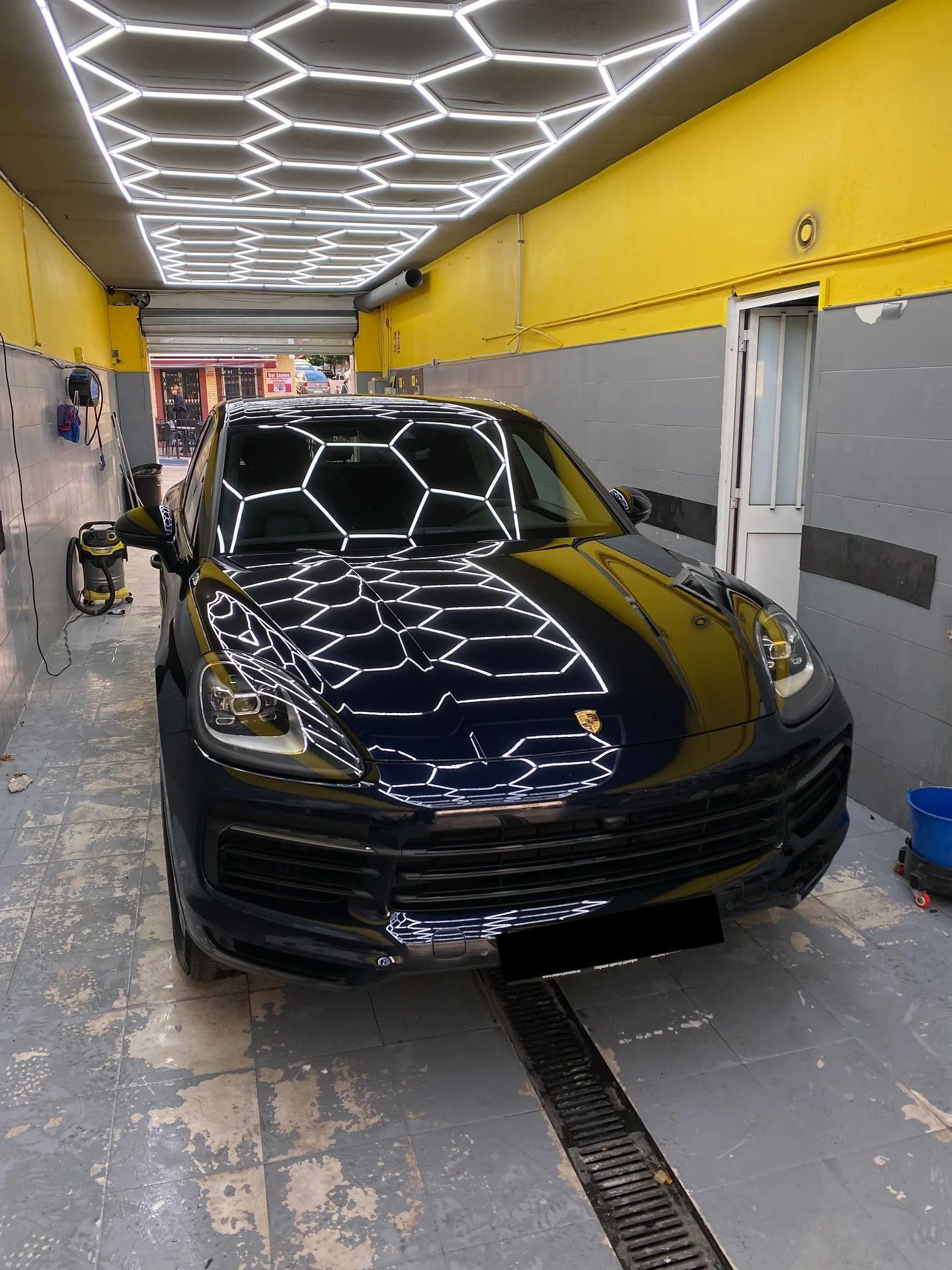 Porsche Cayenne: detailing at our car wash in San Pedro de Alcántara, Marbella