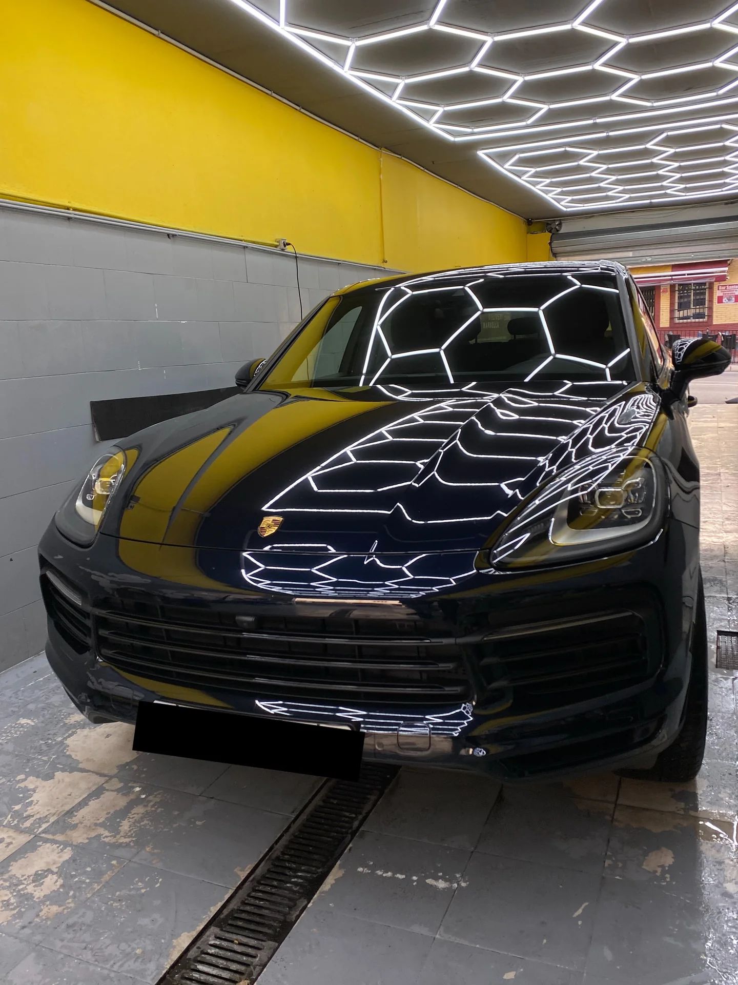 Porsche Cayenne: detailing at our car wash in San Pedro de Alcántara, Marbella