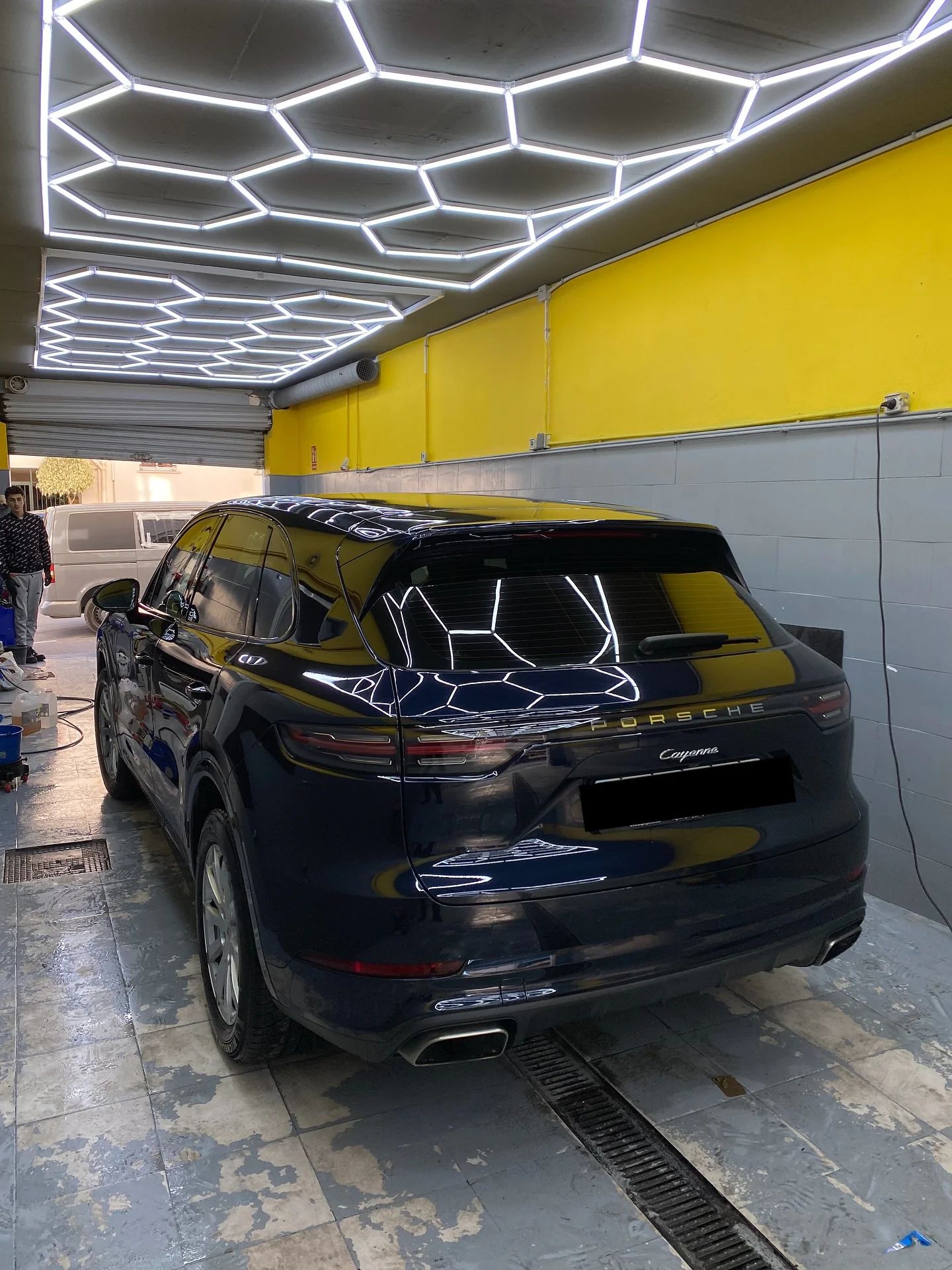 Porsche Cayenne: detailing at our car wash in San Pedro de Alcántara, Marbella