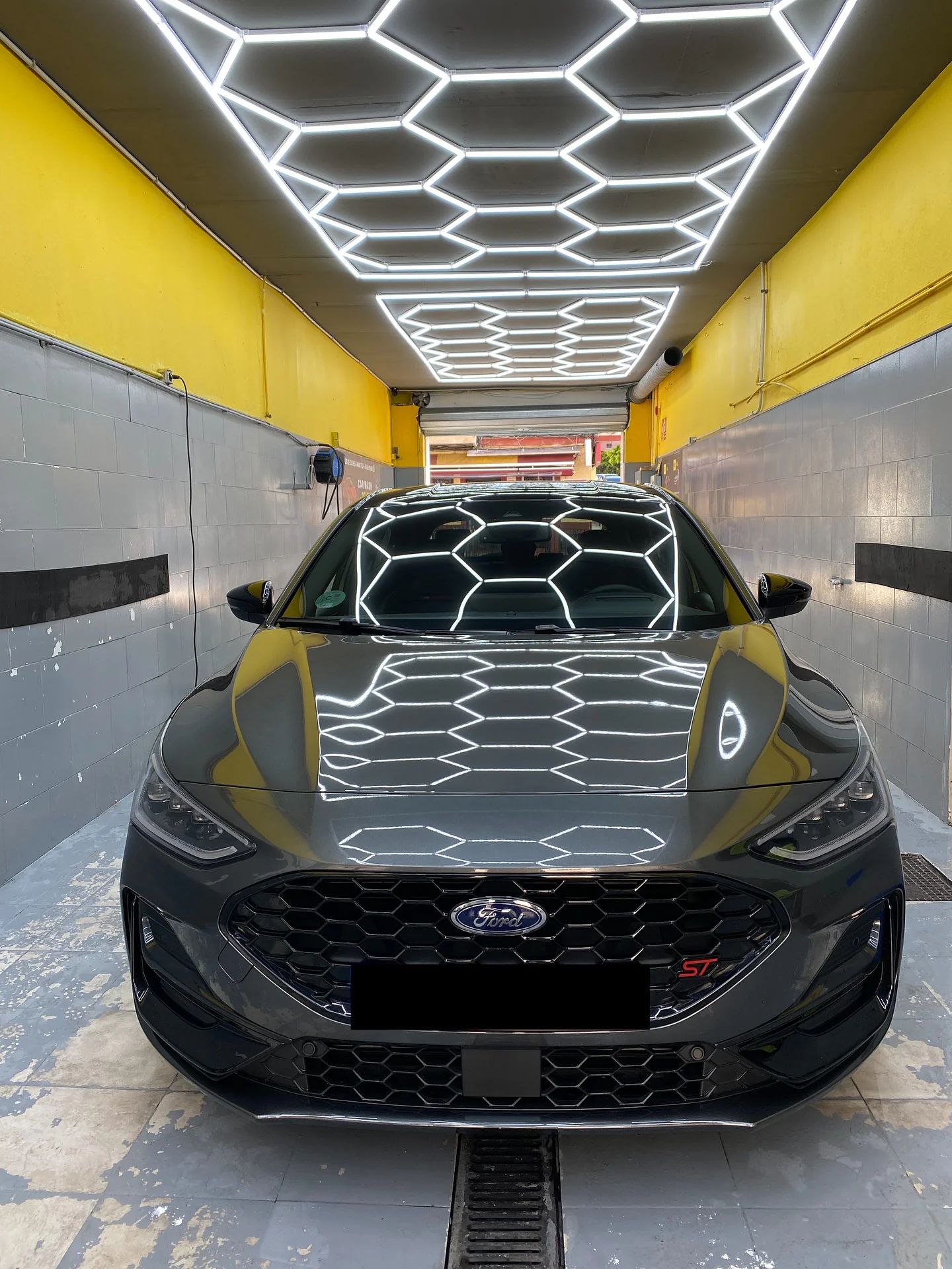 Ford Focus ST: car wash at our car wash in San Pedro de Alcántara, Marbella