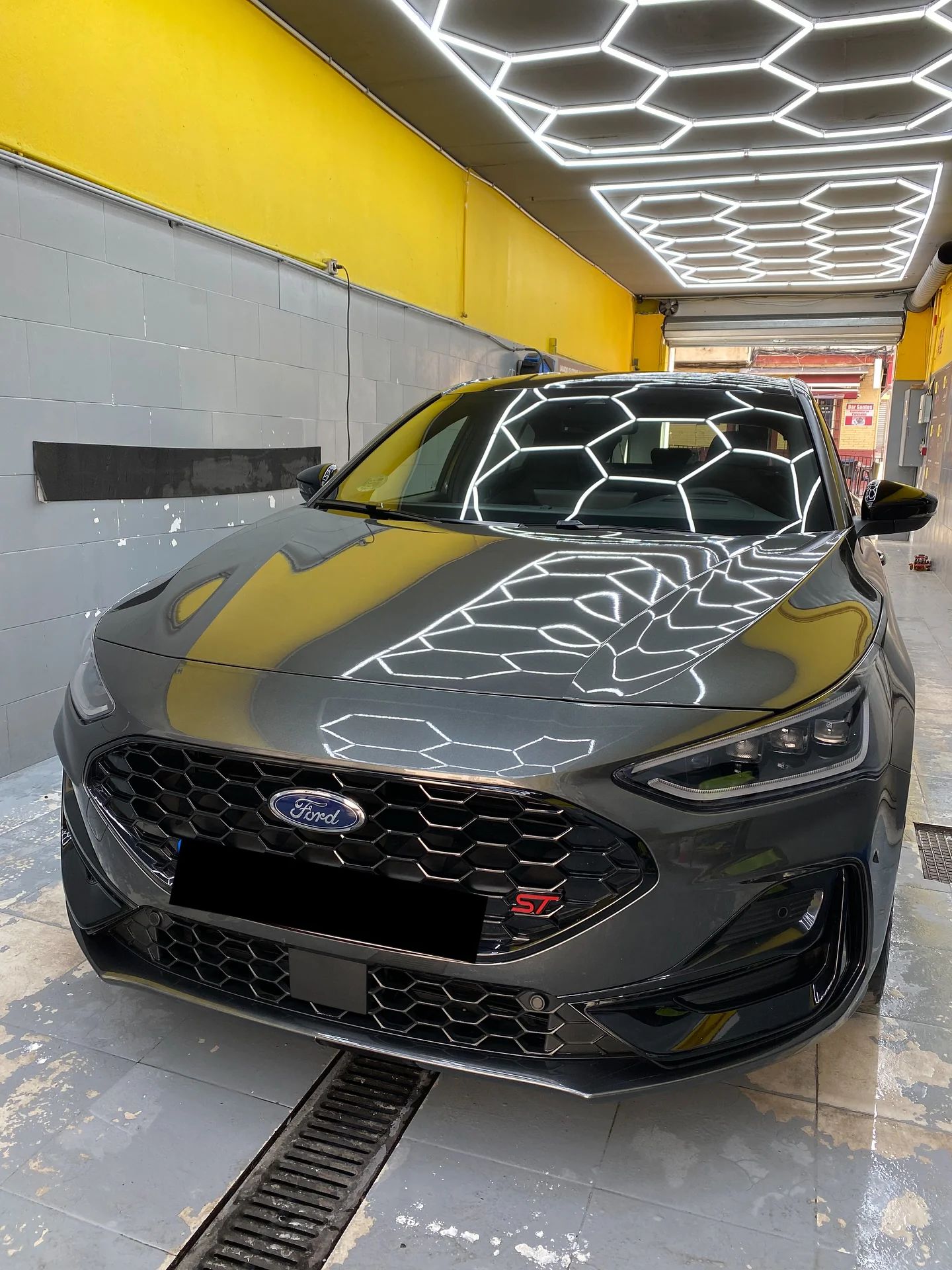 Ford Focus ST: car wash at our car wash in San Pedro de Alcántara, Marbella