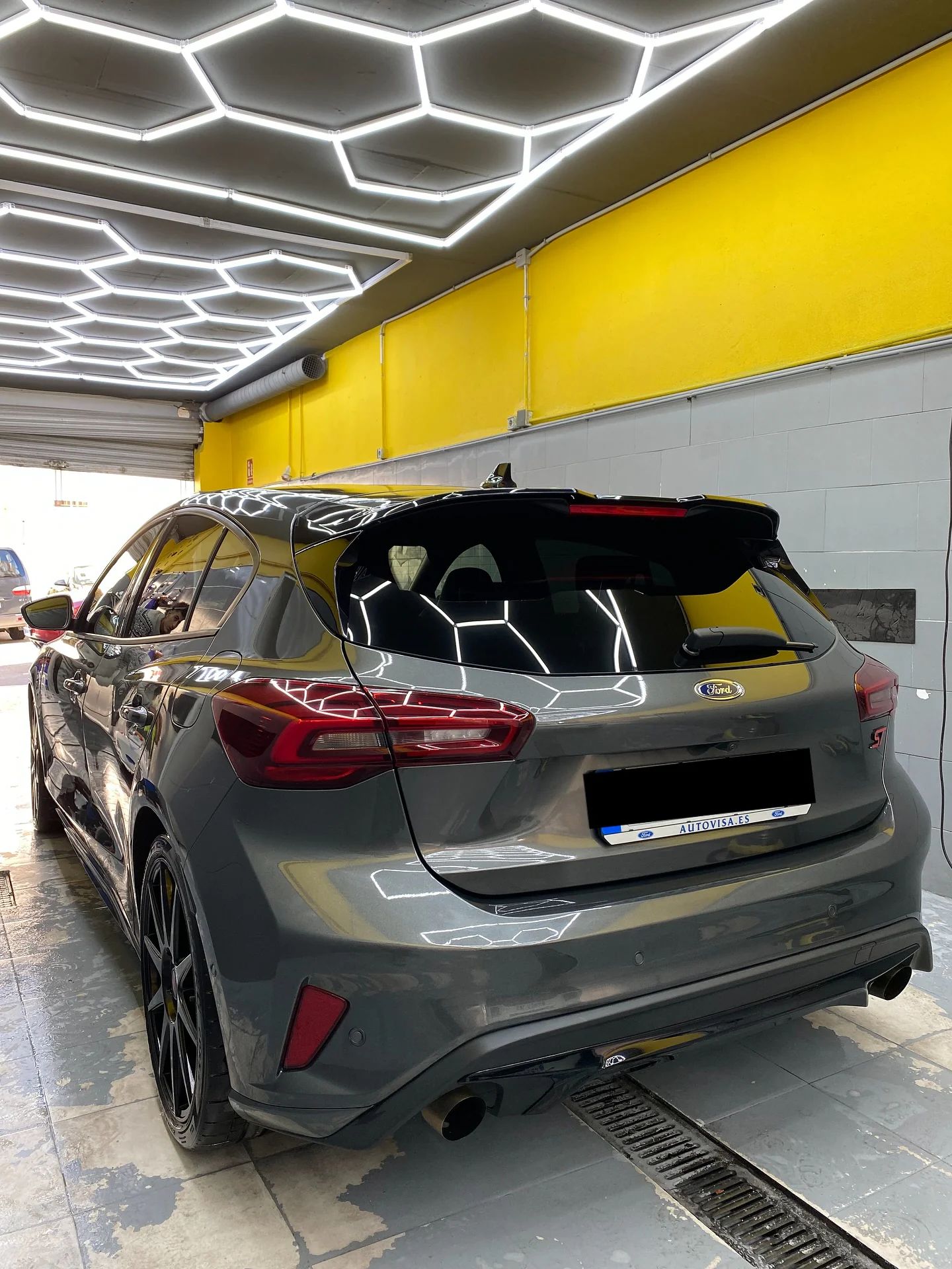 Ford Focus ST: car wash at our car wash in San Pedro de Alcántara, Marbella