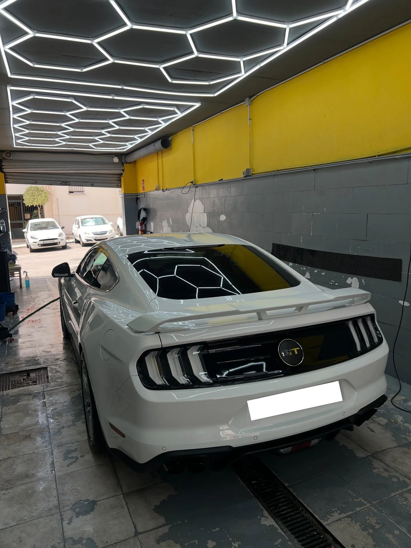 Ford Mustang: car wash at our car wash in San Pedro de Alcántara, Marbella