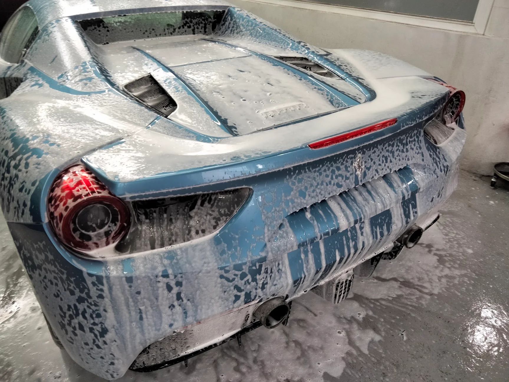 Ferrari: hand wash at our car wash in San Pedro de Alcántara, Marbella