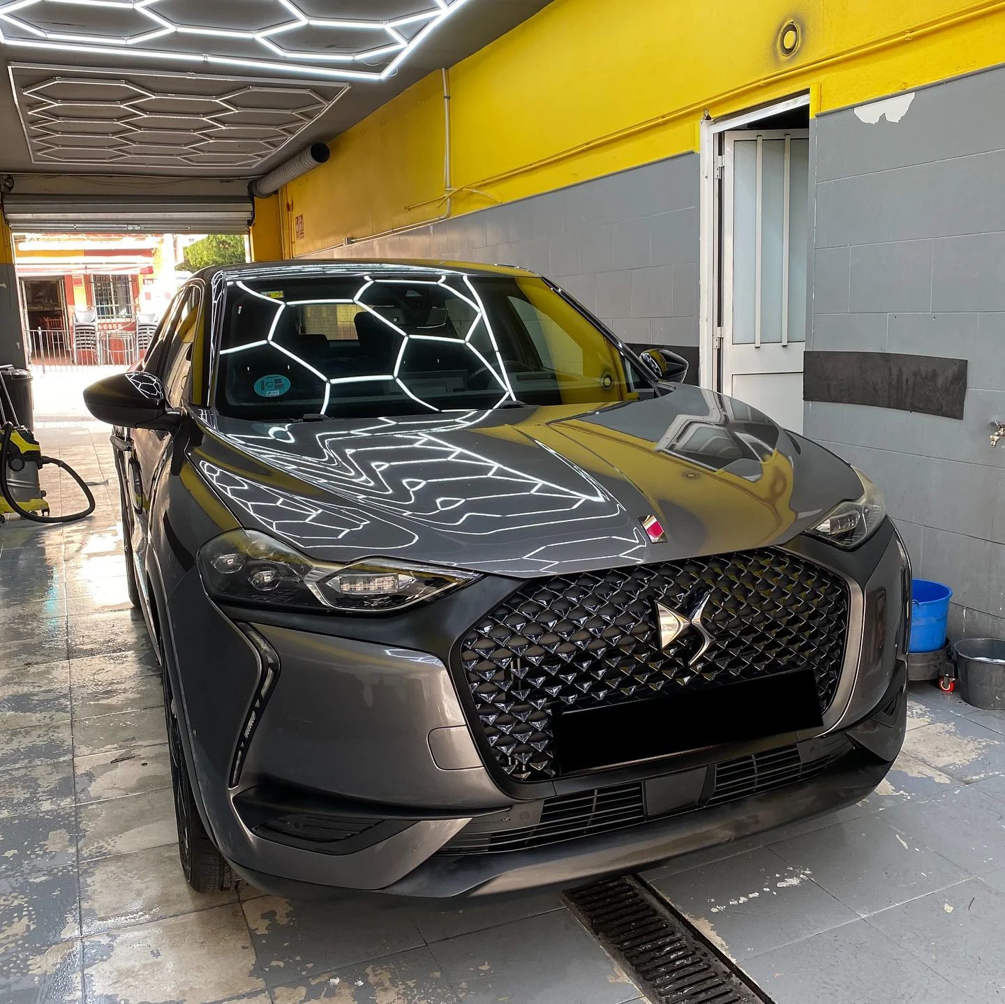DS 3: hand wash at our car wash in San Pedro de Alcántara, Marbella
