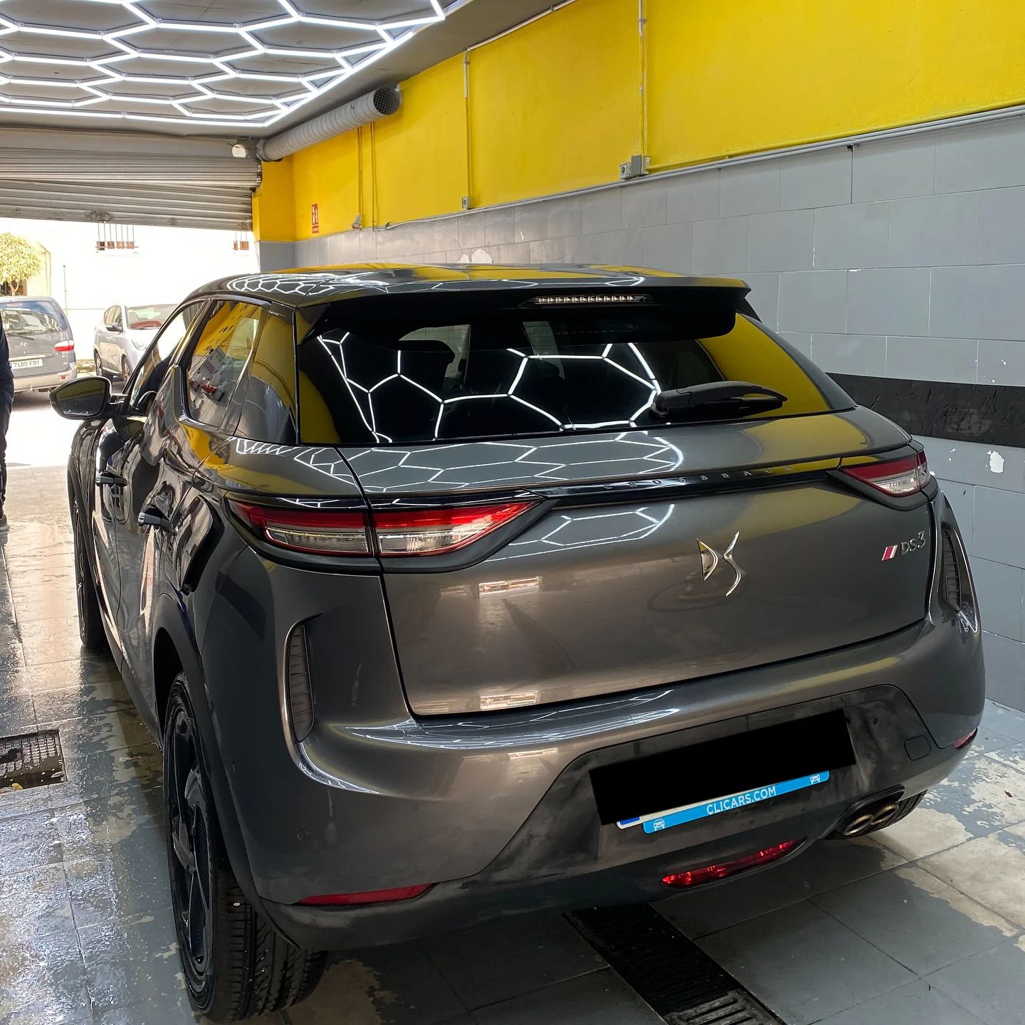 DS 3: hand wash at our car wash in San Pedro de Alcántara, Marbella