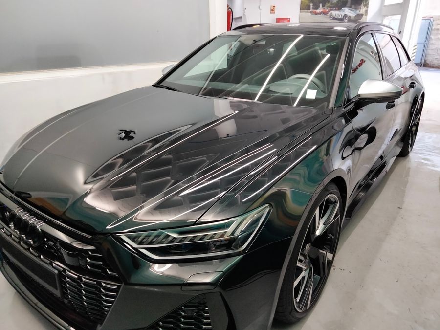 Dark green Audi RS6 with freshly treated paint